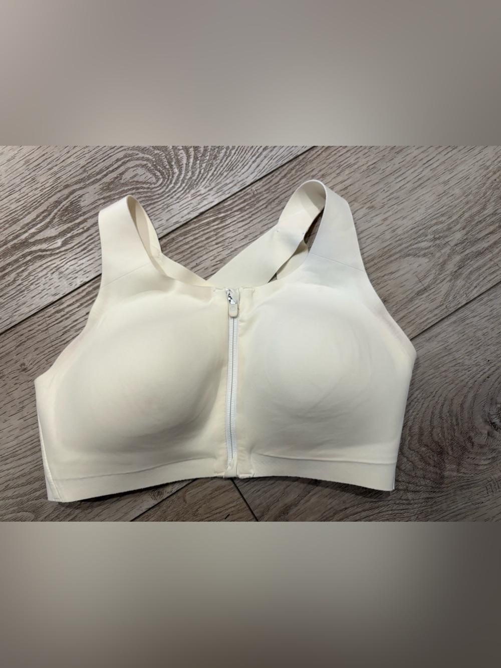 Lululemon Seamless Front-Zip extra support bra size 34DDD- Cream